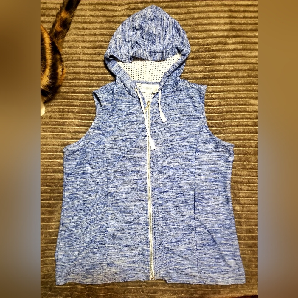 💚B2G1 EUC Chico's sleeveless hoodie zip w/ pockets